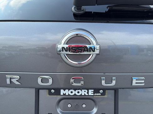 Used 2021 Nissan Rogue SV FWD image 12