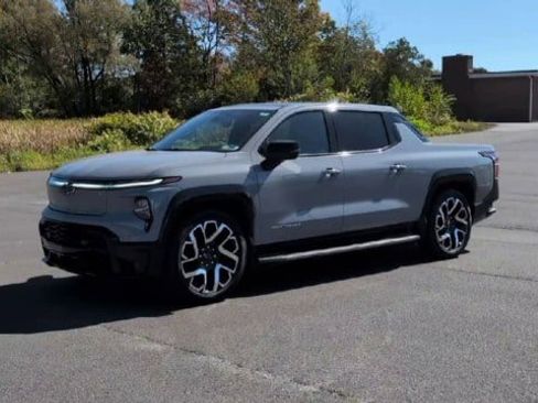 New 2025 Chevrolet Silverado EV RST AWD/4WD image 4