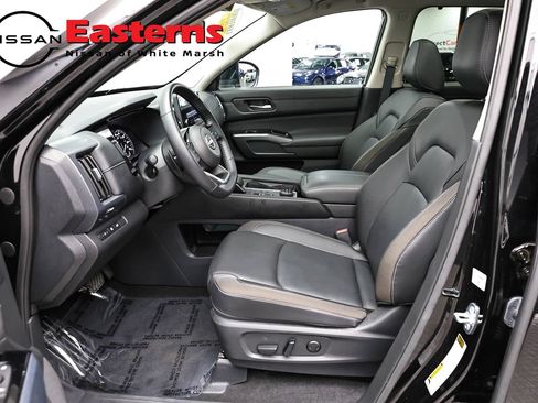 Used 2025 Nissan Pathfinder SL w/ SL Premium Package AWD/4WD image 14