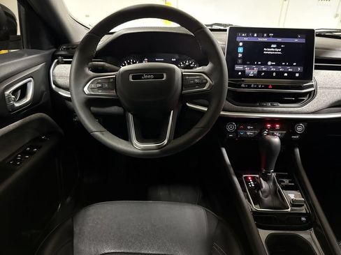 Used 2023 Jeep Compass Latitude AWD/4WD image 11