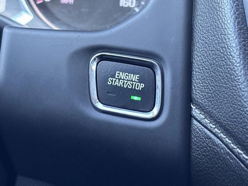 Used 2023 GMC Acadia SLE image 29