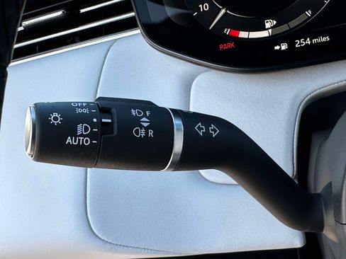 Used 2025 Land Rover Range Rover Sport SE image 19