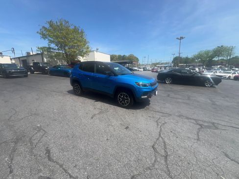 Used 2025 Chevrolet Trax LT image 4