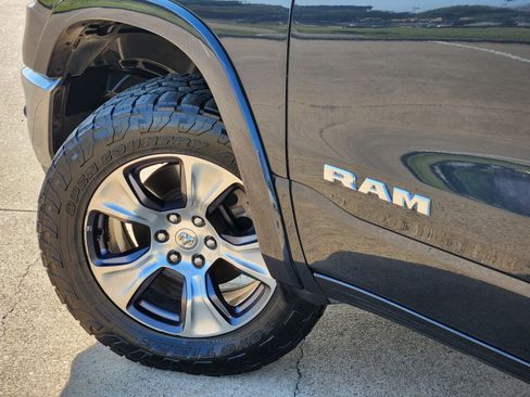 Used 2019 RAM 1500 Laramie image 17