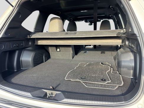 Used 2025 Subaru Forester Premium image 19