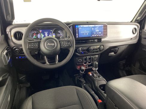 Used 2024 Jeep Wrangler Unlimited AWD/4WD image 18