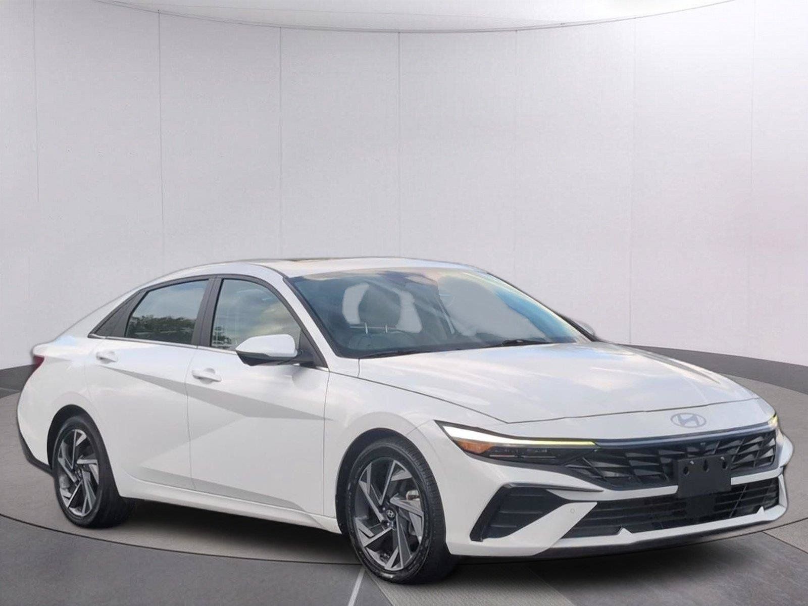 Used 2024 Hyundai Elantra Limited FWD image 9