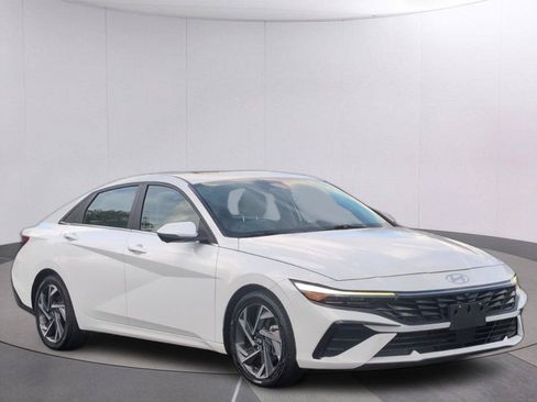 Used 2024 Hyundai Elantra Limited FWD image 9