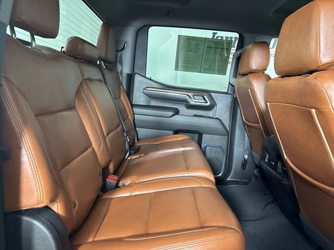 Used 2024 Chevrolet Silverado 1500 LT Trail Boss w/ Dark Appearance Package AWD/4WD image 23