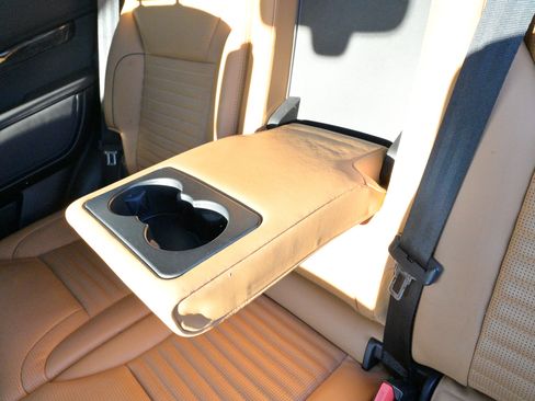 Used 2019 Land Rover Discovery HSE image 43