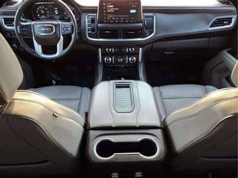 Used 2024 GMC Yukon SLT image 11