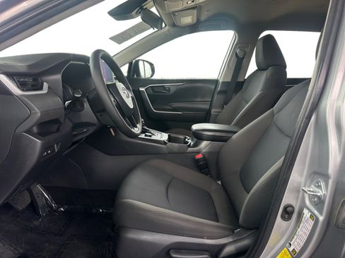 Used 2023 Toyota RAV4 LE AWD/4WD image 9