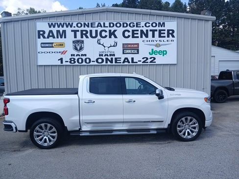 Used 2022 Chevrolet Silverado 1500 High Country w/ High Country Premium Package image 2