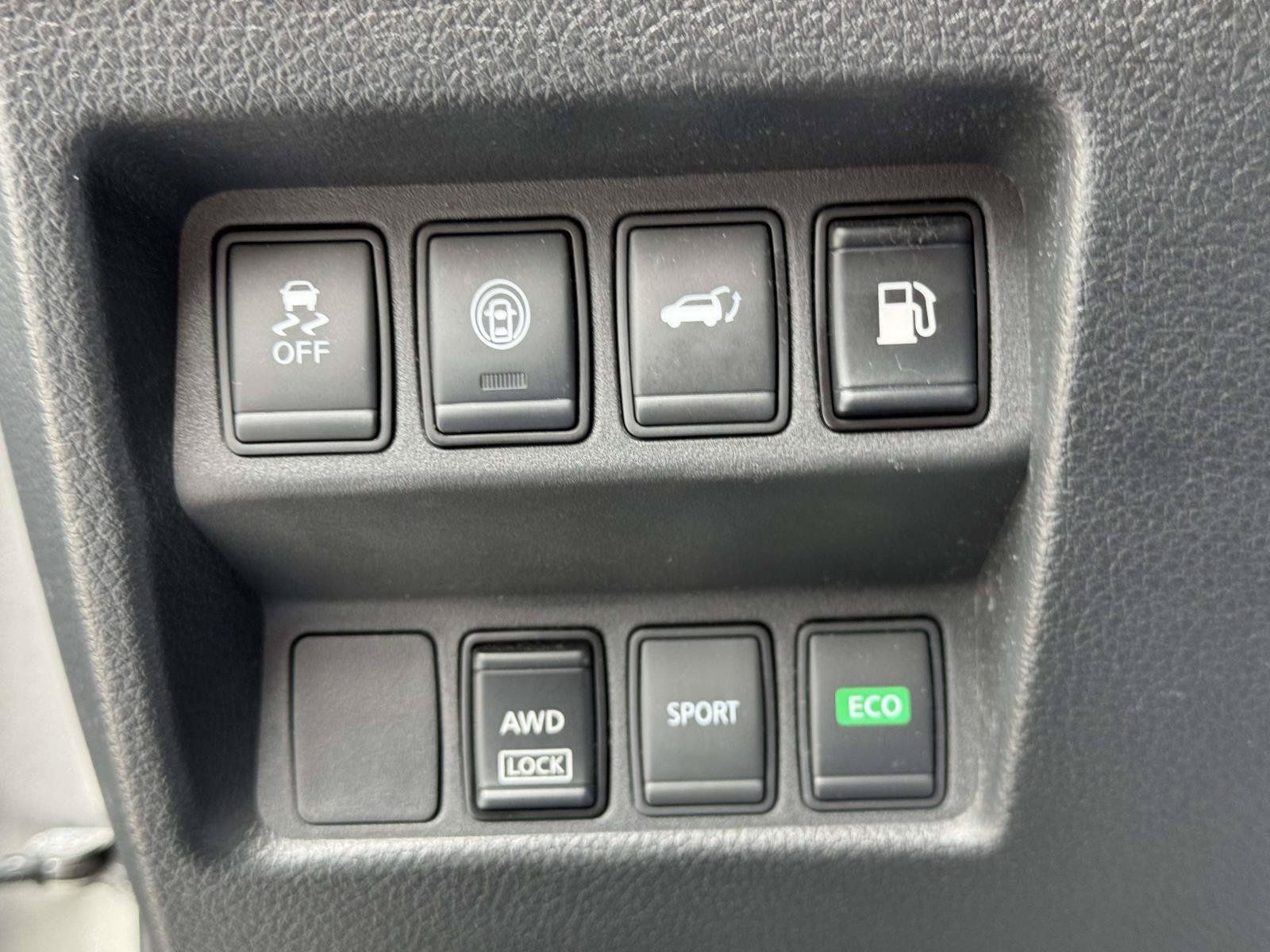 Used 2019 Nissan Rogue SV AWD/4WD image 17