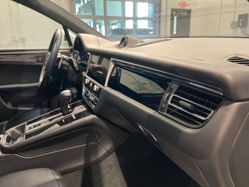Used 2025 Porsche Macan Turbo image 38
