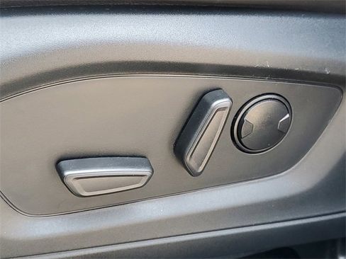 Used 2023 Ford Explorer Limited image 12