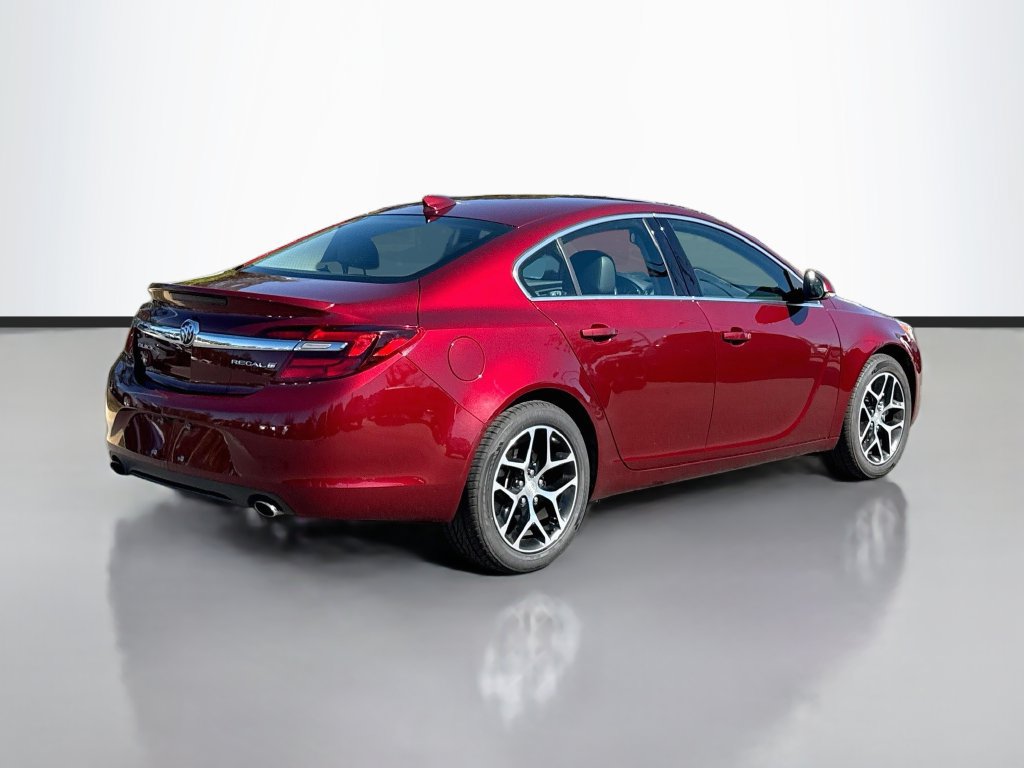 Used 2017 Buick Regal Sport Touring FWD image 7