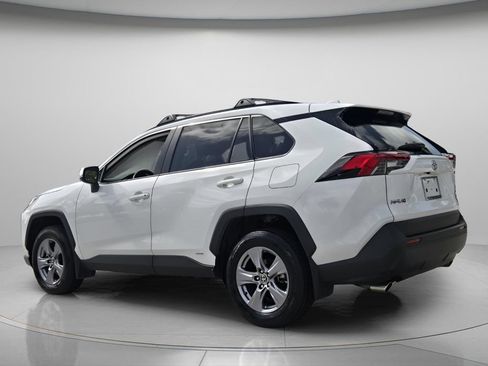 Used 2025 Toyota RAV4 XLE AWD/4WD image 8