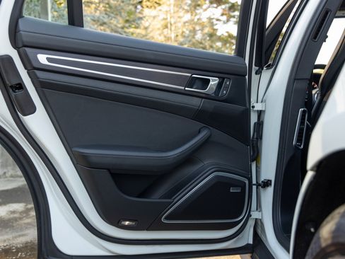 Certified 2023 Porsche Panamera Platinum Edition image 40