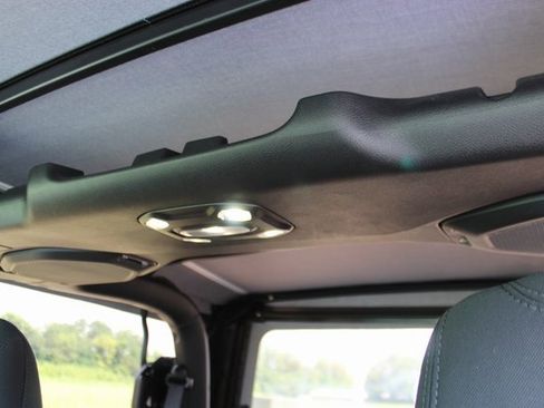 Used 2022 Jeep Wrangler Rubicon w/ Cold Weather Group image 26