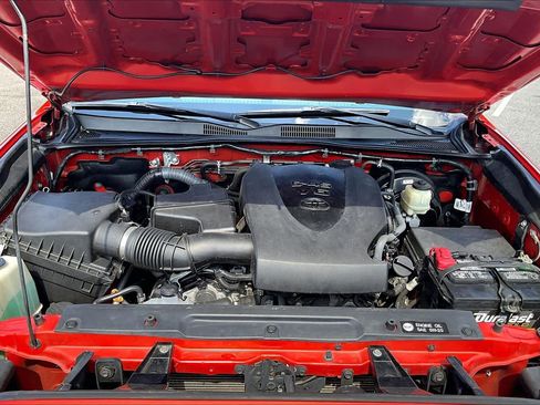 Used 2017 Toyota Tacoma TRD Off-Road w/ Premium & Technology Package RWD image 32