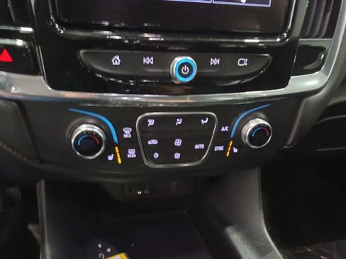 Used 2020 Chevrolet Traverse LT w/ Driver Confidence II Package AWD/4WD image 9