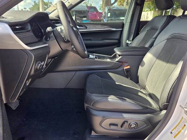New 2026 Jeep Grand Cherokee Altitude RWD image 11