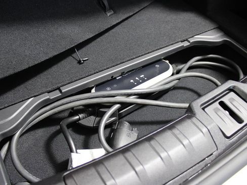 Used 2022 Porsche Taycan RWD image 37