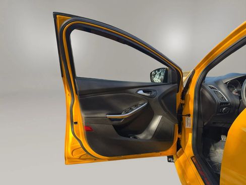 Used 2016 Ford Focus ST image 12