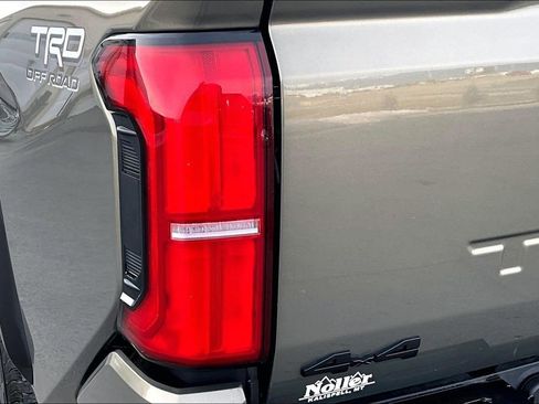 Used 2025 Toyota Tacoma TRD Off-Road image 30