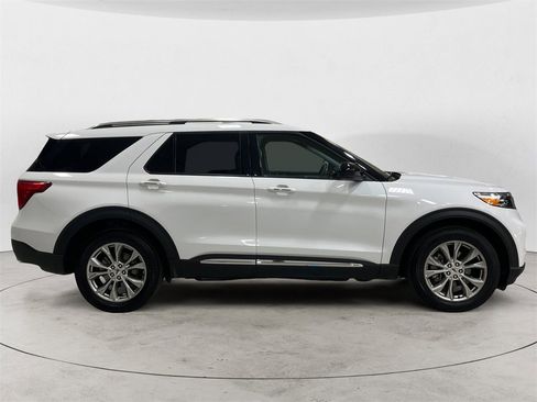 Certified 2024 Ford Explorer Limited image 6