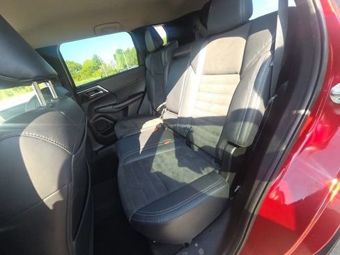 Used 2022 Mitsubishi Outlander SE FWD image 16