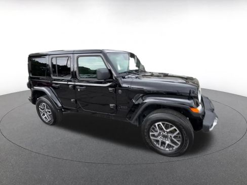 Used 2025 Jeep Wrangler Unlimited Sahara AWD/4WD image 2