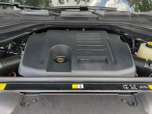 Certified 2025 Land Rover Range Rover SE AWD/4WD image 14