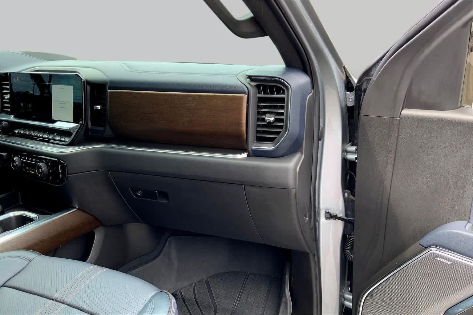 Used 2023 Chevrolet Silverado 1500 High Country w/ High Country Premium Package AWD/4WD image 30