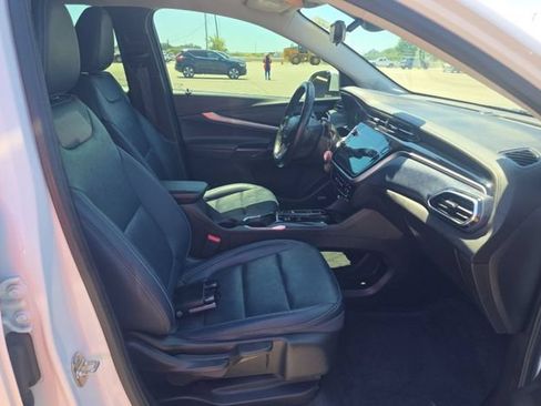 Used 2023 Chevrolet Bolt EUV Premier w/ Sun & Sound Package FWD image 3