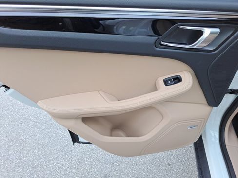 Used 2026 Porsche Macan AWD/4WD image 21