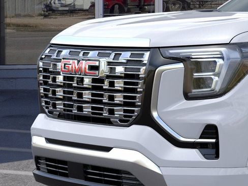 New 2026 GMC Terrain Denali w/ LPO, Floor Liner Package image 47