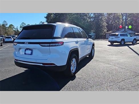 Used 2024 Jeep Grand Cherokee Laredo w/ Trailer Tow Package image 30