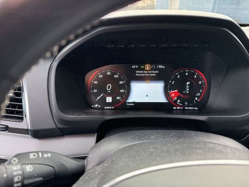 Used 2017 Volvo XC90 T5 R-Design w/ Vision Package image 13