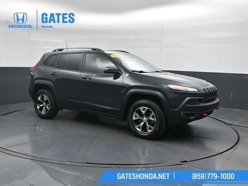 Used 2017 Jeep Cherokee Trailhawk w/ Comfort/Convenience Group image 4