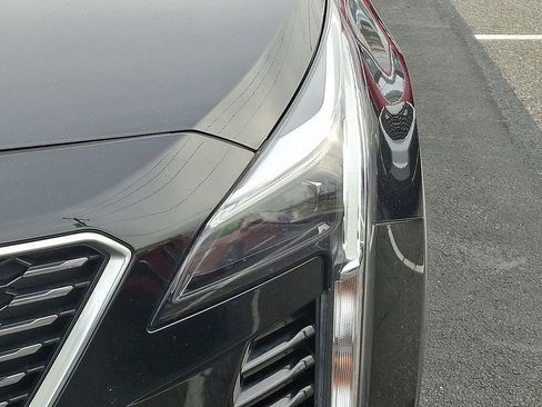 Certified 2022 Cadillac XT4 Luxury w/ Cold Weather Package image 9