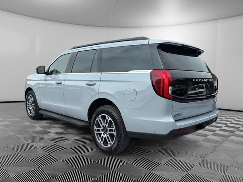 Used 2025 Ford Expedition Active AWD/4WD image 3