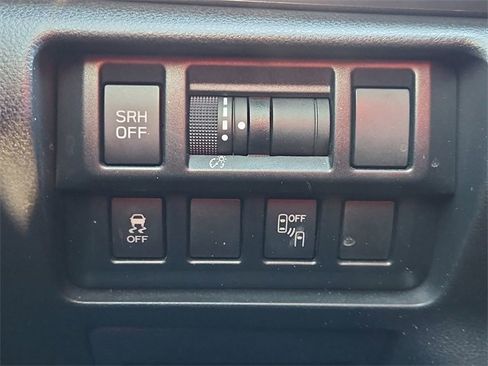 Used 2019 Subaru Crosstrek 2.0i Limited w/ Moonroof Package w/Navigation image 18