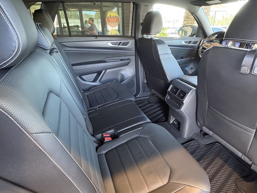 Used 2024 Volkswagen Atlas Cross Sport SEL R-Line AWD/4WD image 30