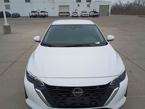 Used 2025 Nissan Sentra S image 12