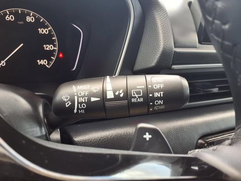 Used 2025 Honda Pilot EX-L image 18