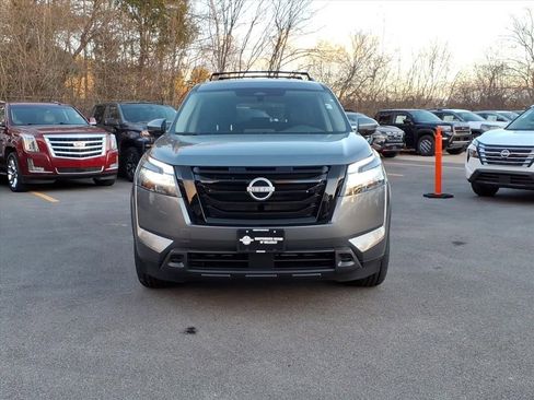 New 2025 Nissan Pathfinder SV w/ Black Appearance Package image 2