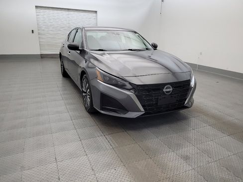 Used 2024 Nissan Altima 2.5 SV FWD image 13