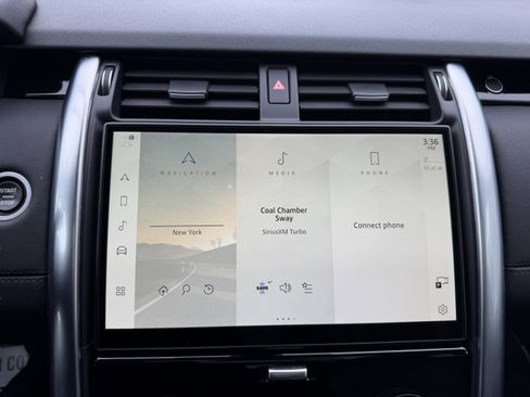 Used 2022 Land Rover Discovery S image 29